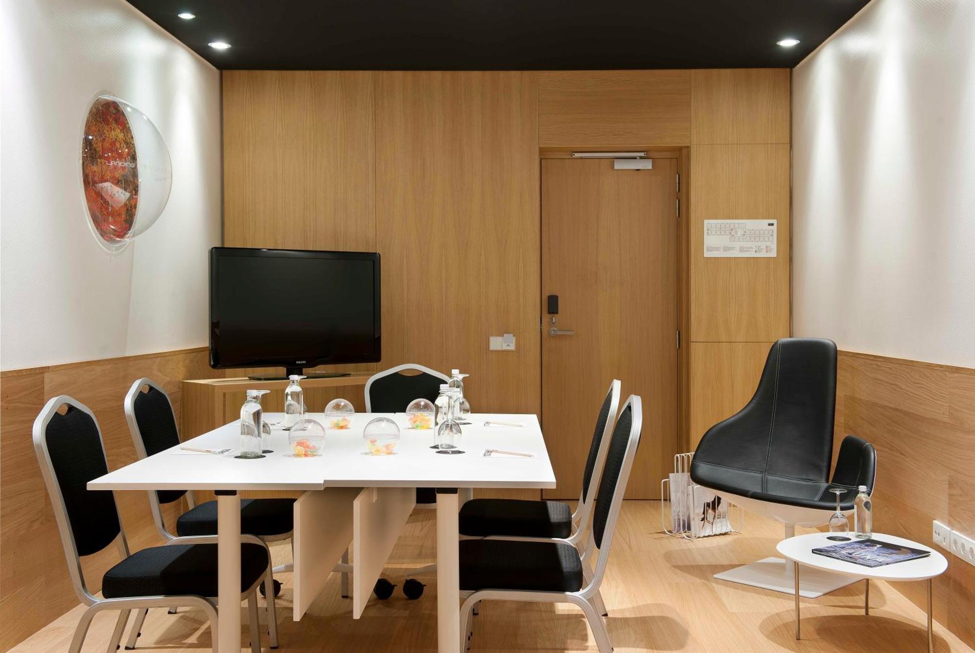Hotel Barcelo Sants Barcellona Esterno foto