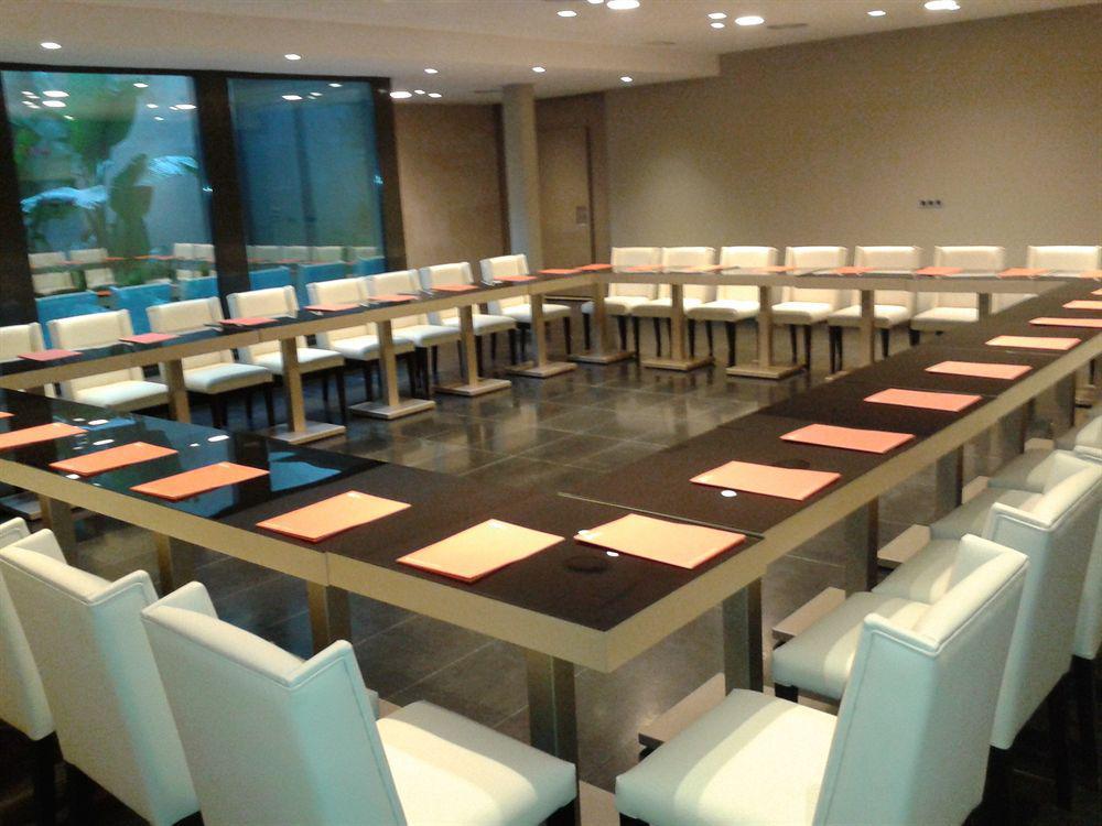 Hotel Barcelo Sants Barcellona Esterno foto