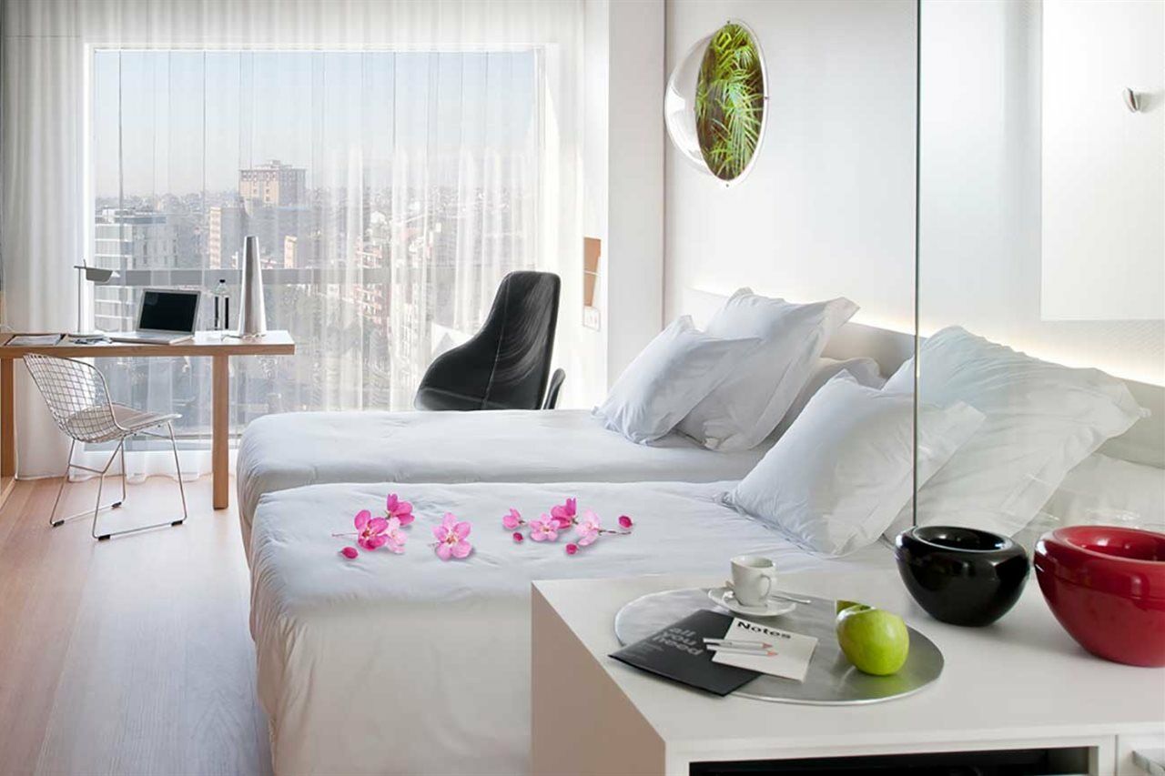 Hotel Barcelo Sants Barcellona Esterno foto