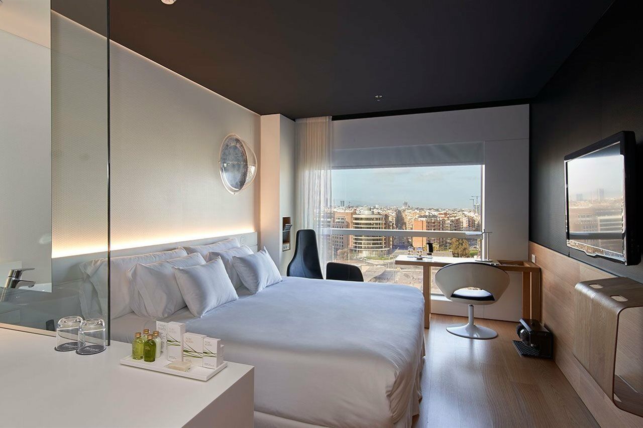 Hotel Barcelo Sants Barcellona Esterno foto
